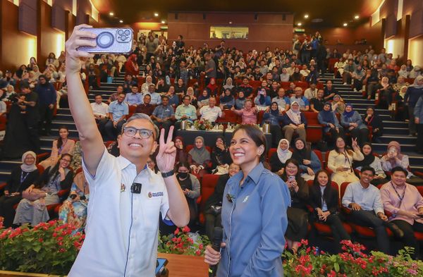 笔伐殖民统治和灌输斗争精神 法米:国家独立前记者站前线