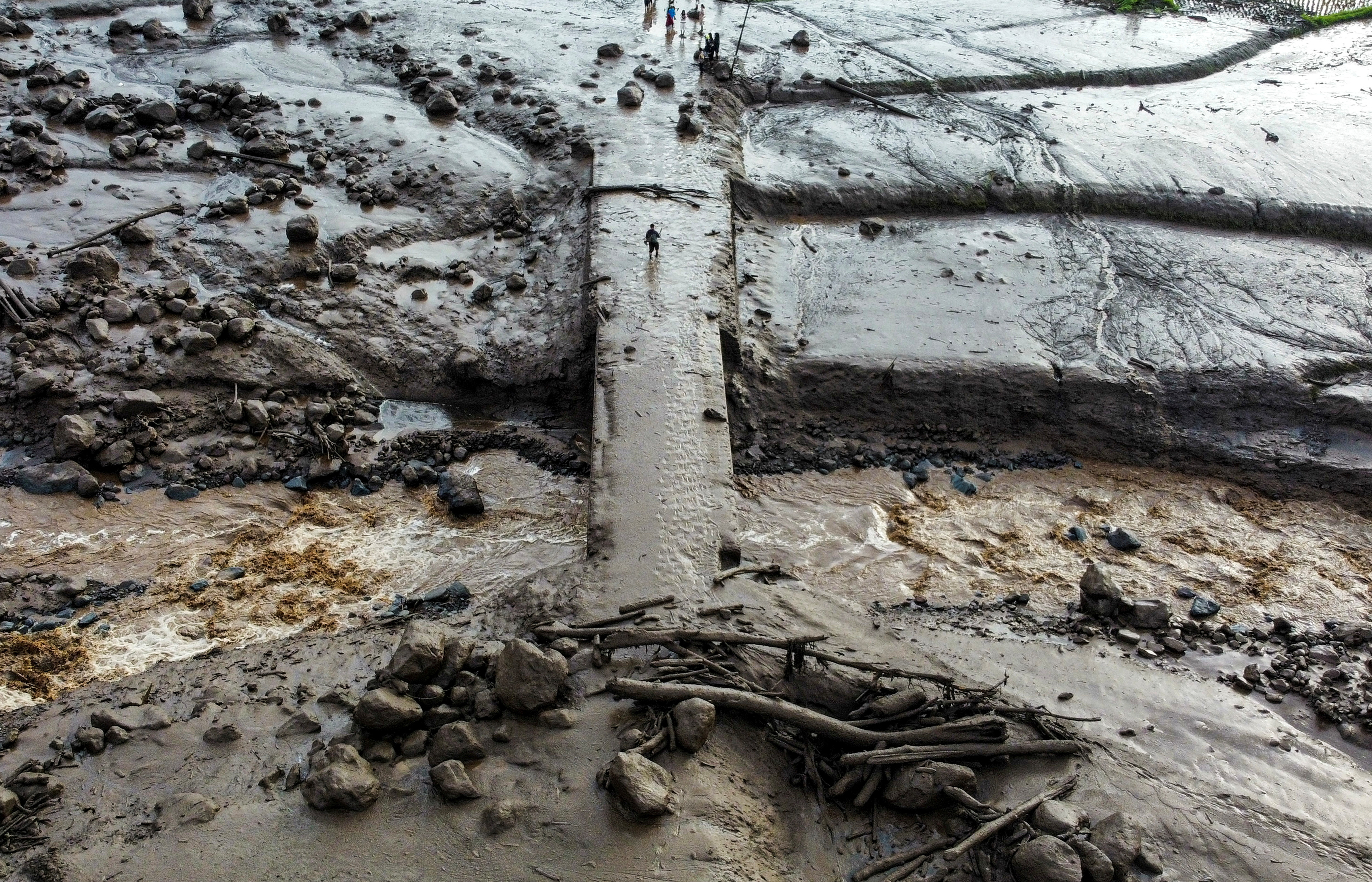 43 dead in West Sumatra floods, 15 missing