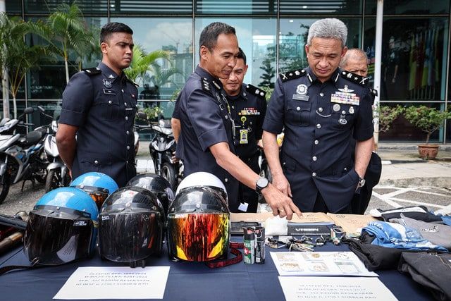 活跃4州掠夺偷摩托党 共5男3女被警方逮捕