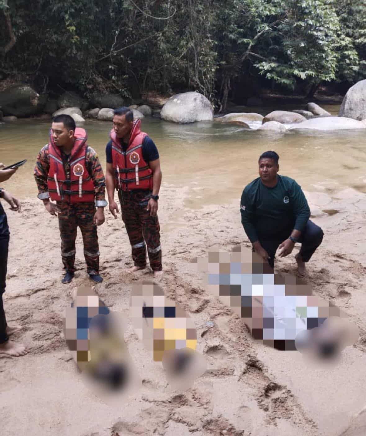 父与子女三人河边嬉水溺毙