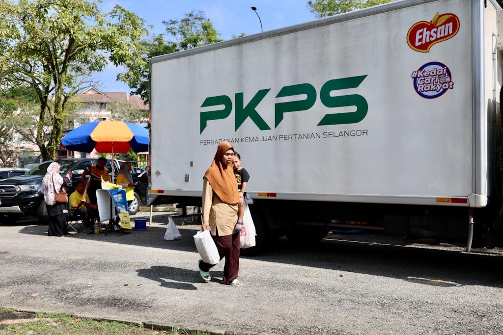 Pengunjung JER pilih barangan PKPS tanda sokong produk tempatan