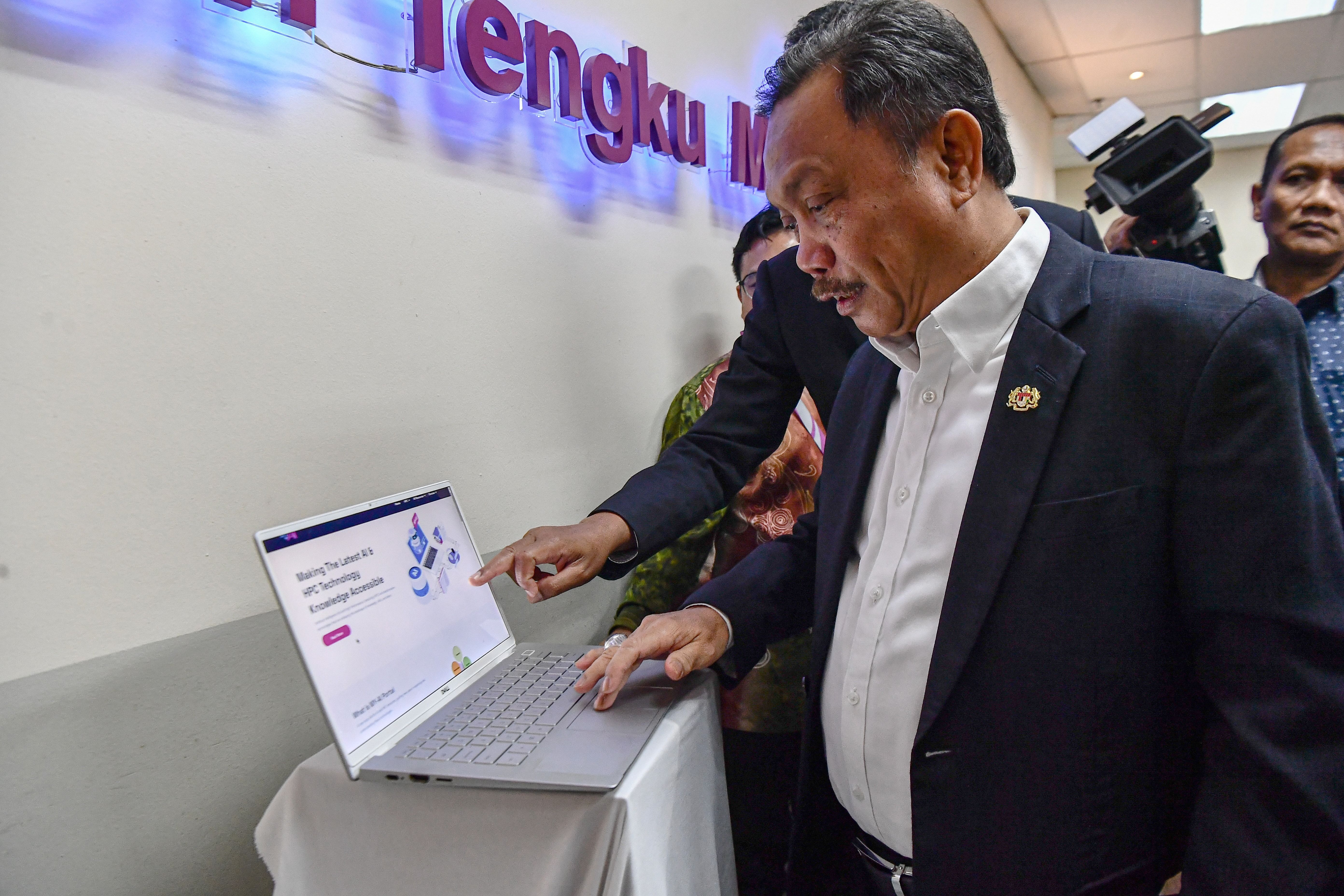 提供知识资源和培训计划  我国推首个人工智能网站