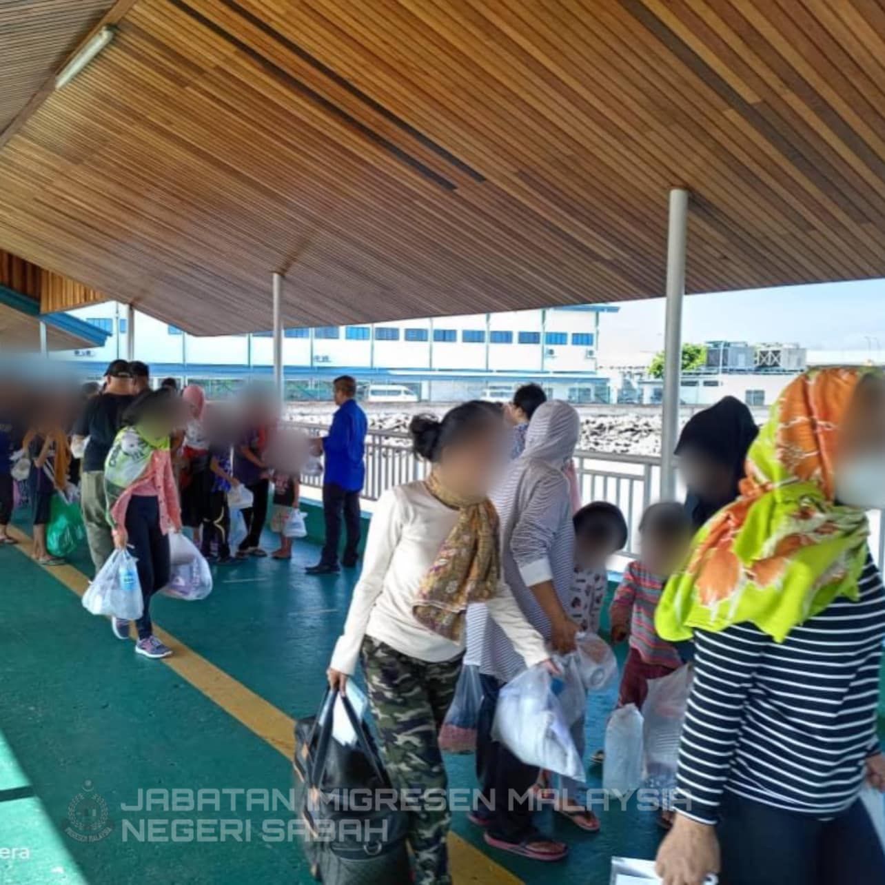 232印尼非法移民 乘2渡轮遣返回国