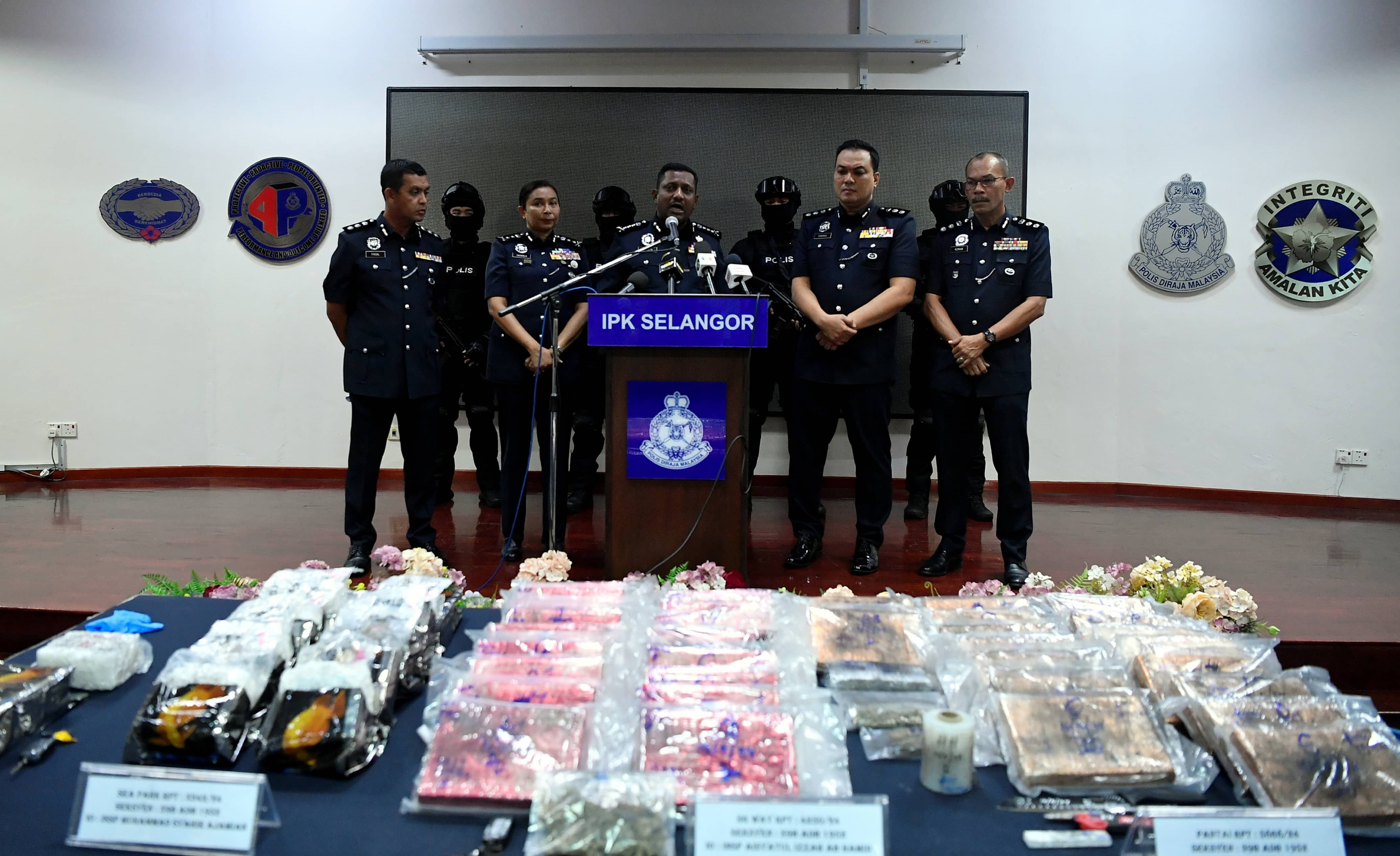 人体运毒闯关被逮  秘鲁男子排出95颗毒品胶囊