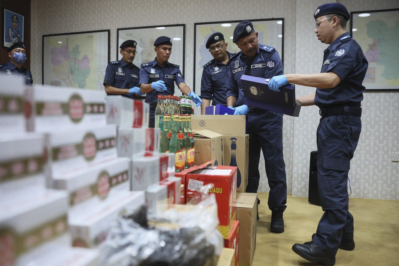 关税局捣破2走私活动  起获逾50万逃税烟酒