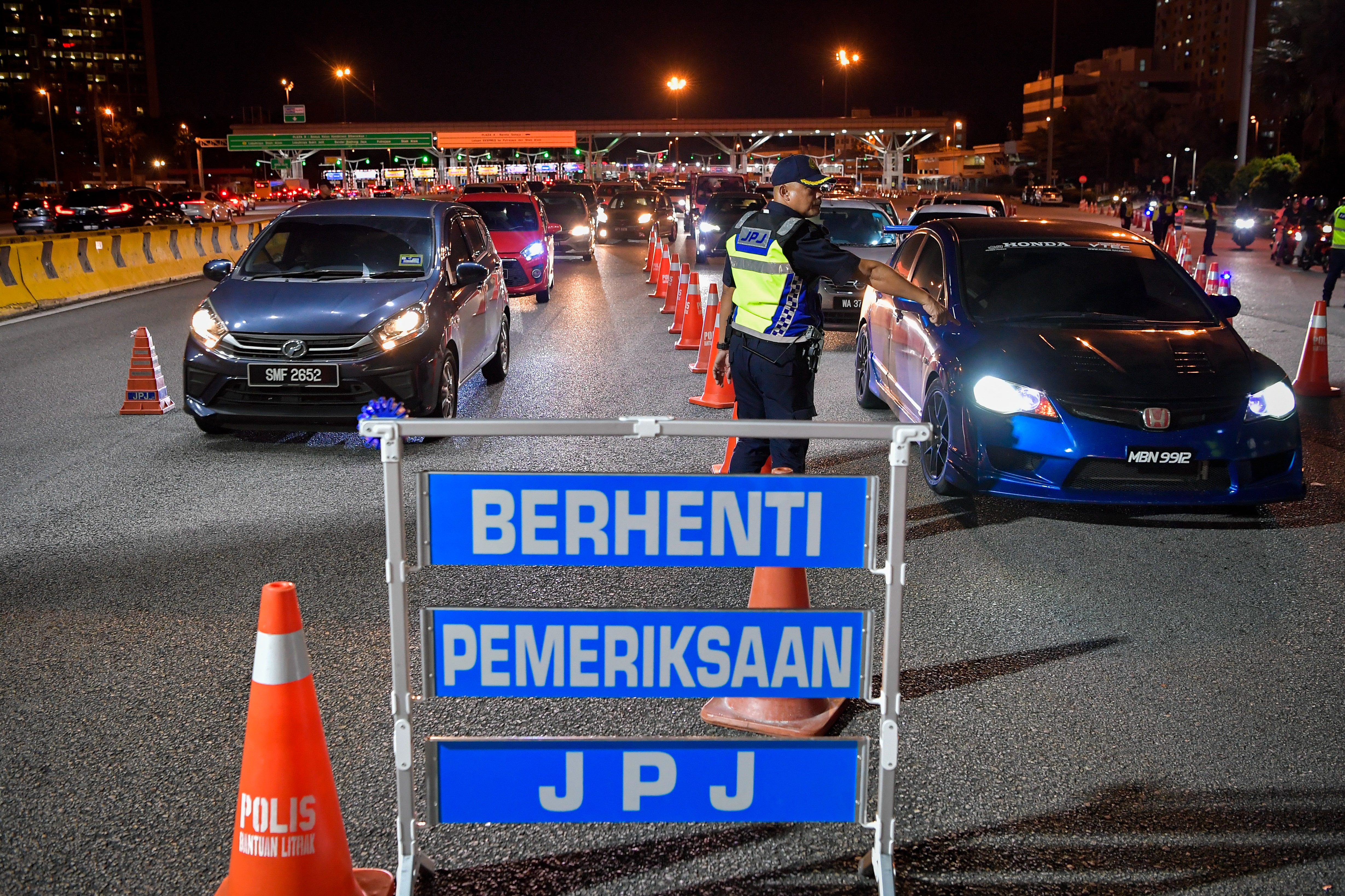 JPJ sita empat kenderaan e-panggilan Singapura bawa penumpang tanpa permit