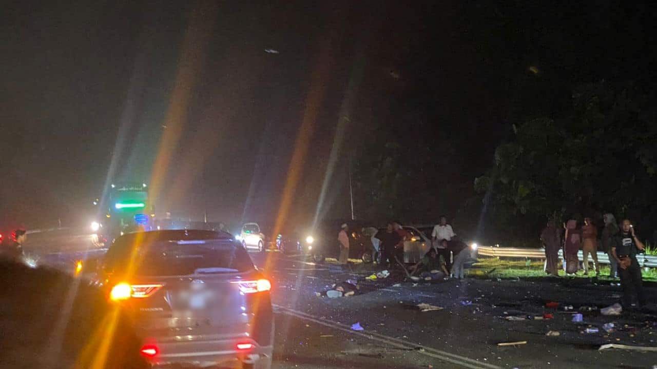 载着师生巴士与罗里相撞 罹难者增至3人