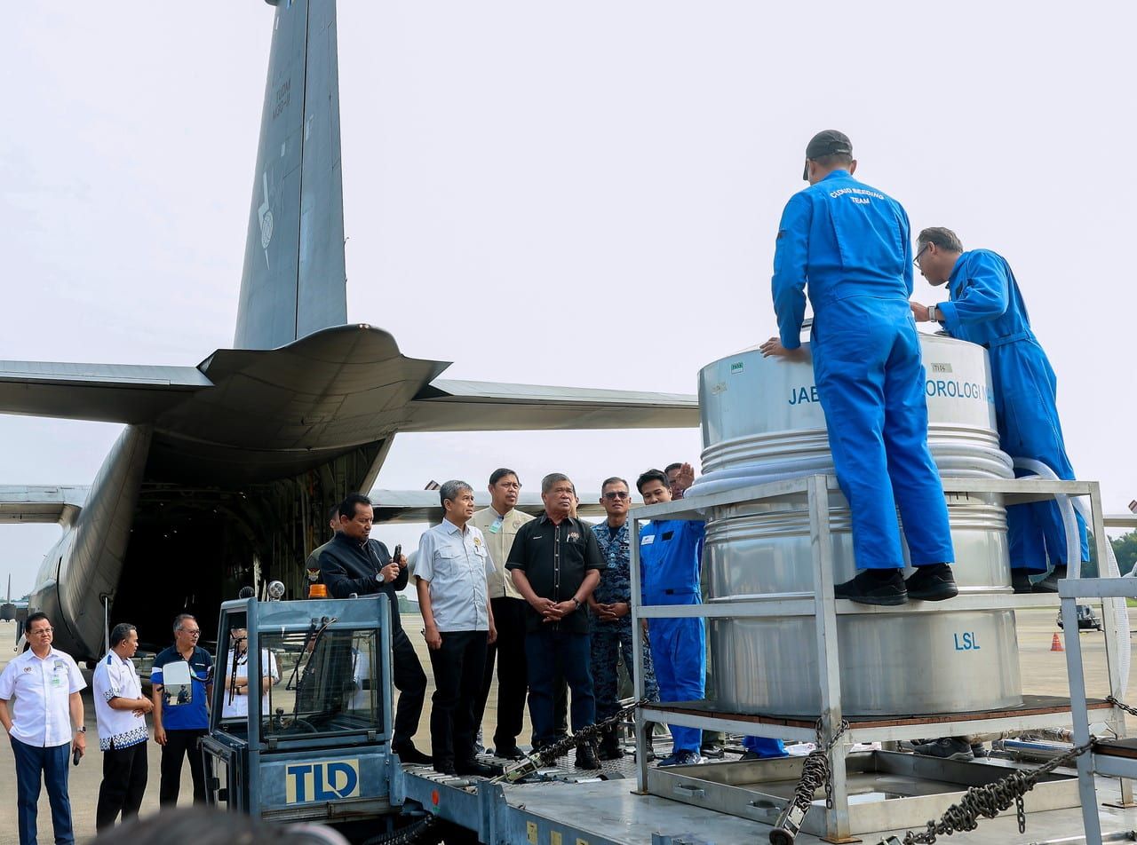 丹州专注7地点布云造雨  农长：提高河水位灌溉稻田