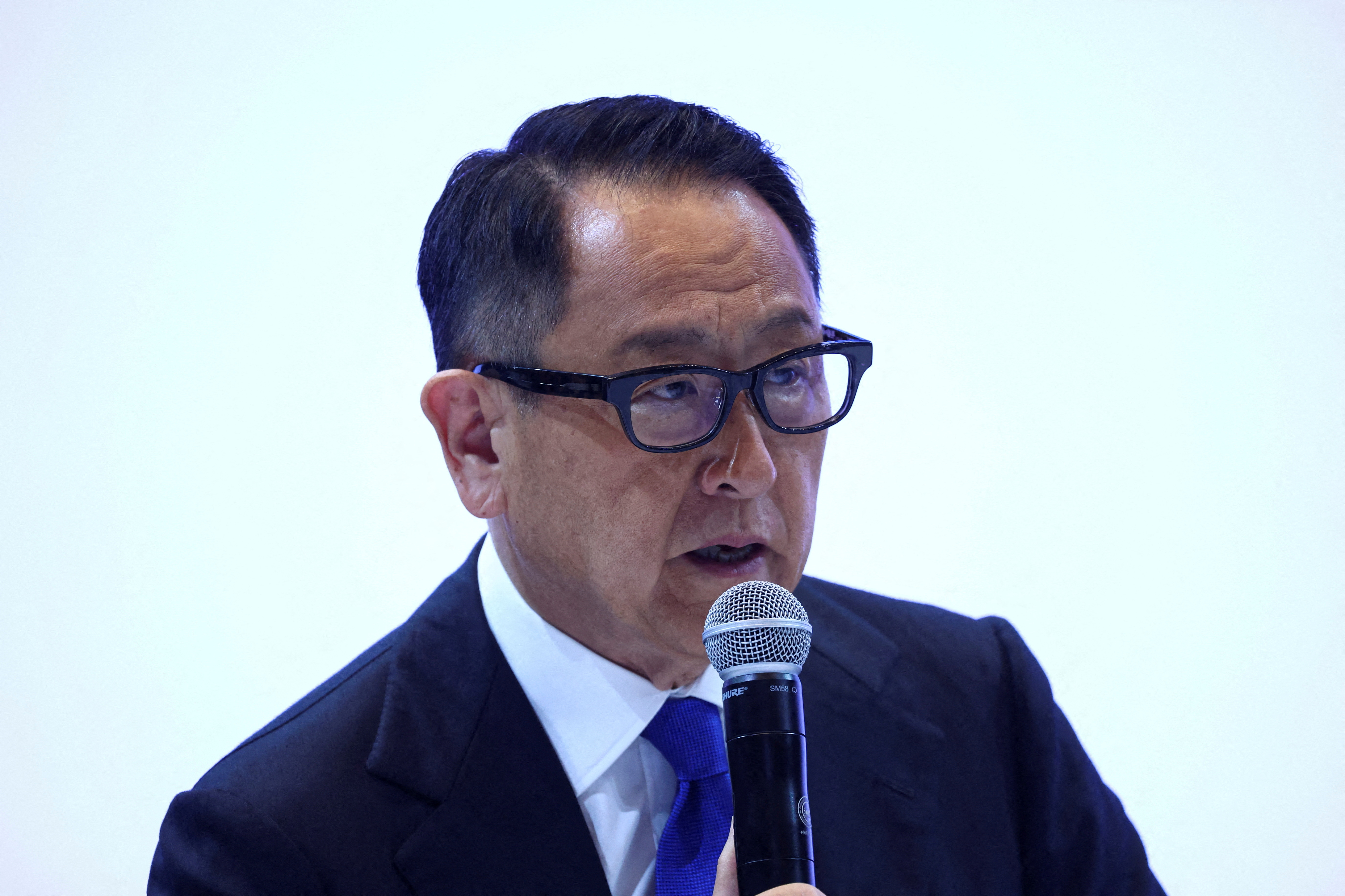 Japan auto safety scandal widens, Toyota and Mazda halt some shipments