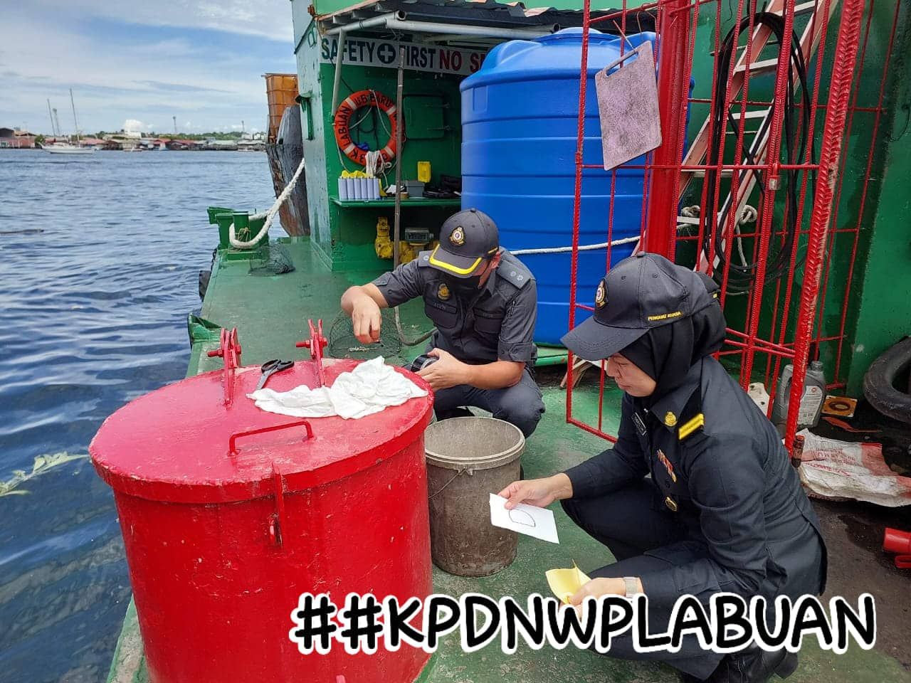 纳闽内贸局在码头一船上  起获市值32万柴油.1船员被捕