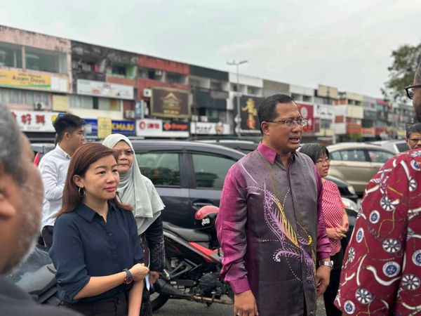 林怡威灵市长视察Ibumie美食中心 探讨2措施助小贩重建摧毁摊位