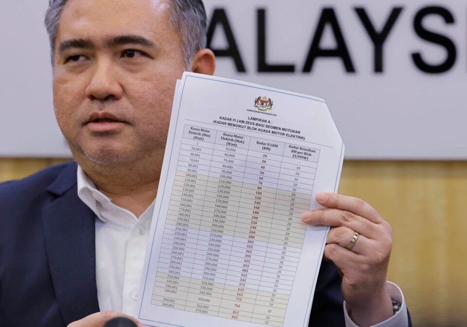 计划推出电动车特别车牌 陆兆福：区分内燃机汽车