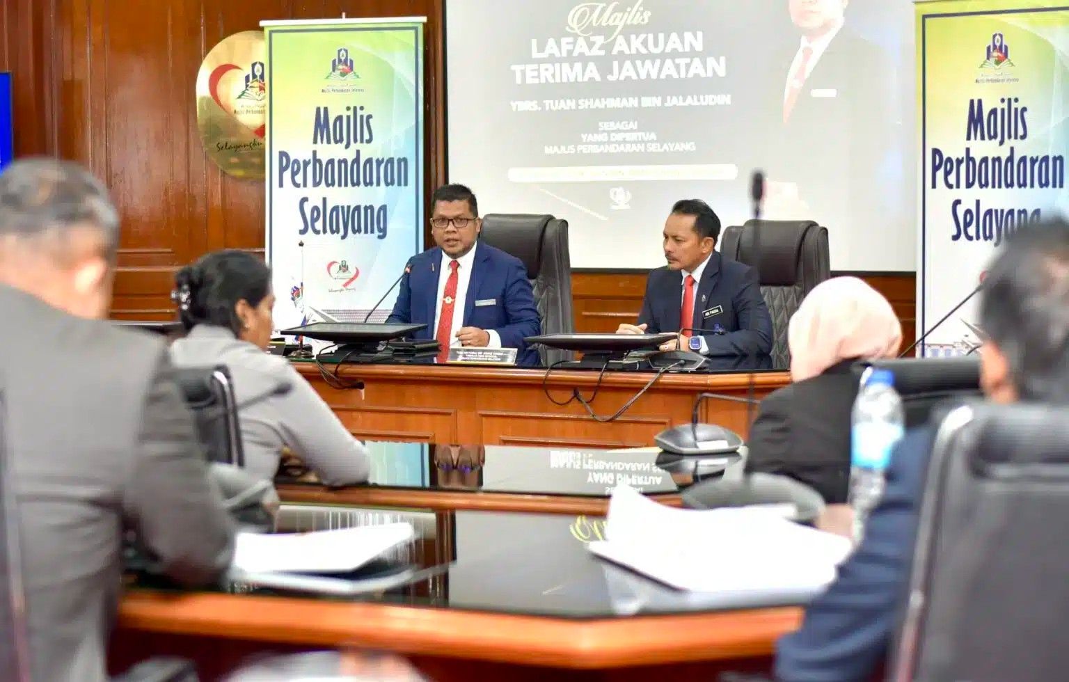 沙曼宣誓任士拉央市会主席   承诺百日内解决垃圾.道路问题