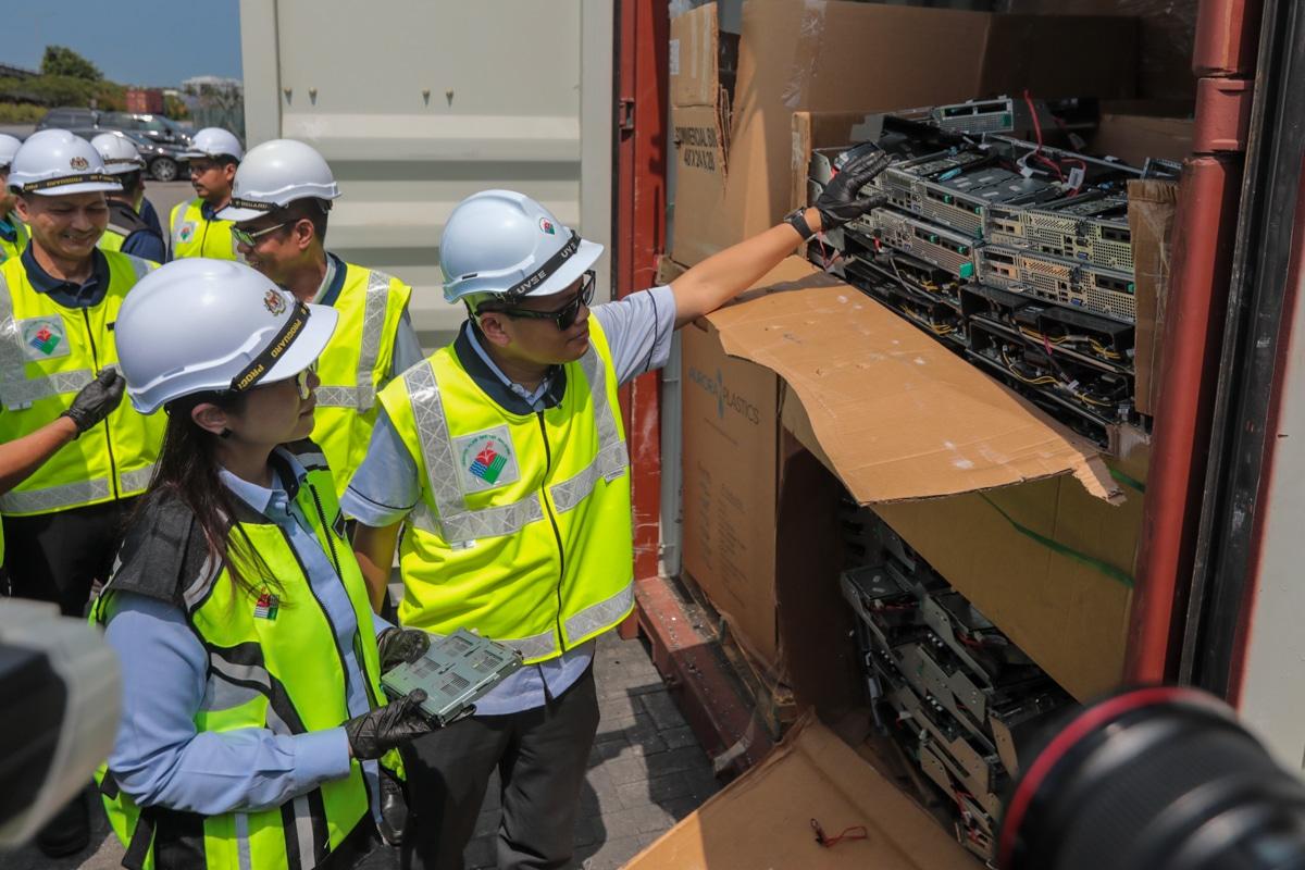 Menteri: Denda sehingga RM10 juta import, seludup sisa elektronik
