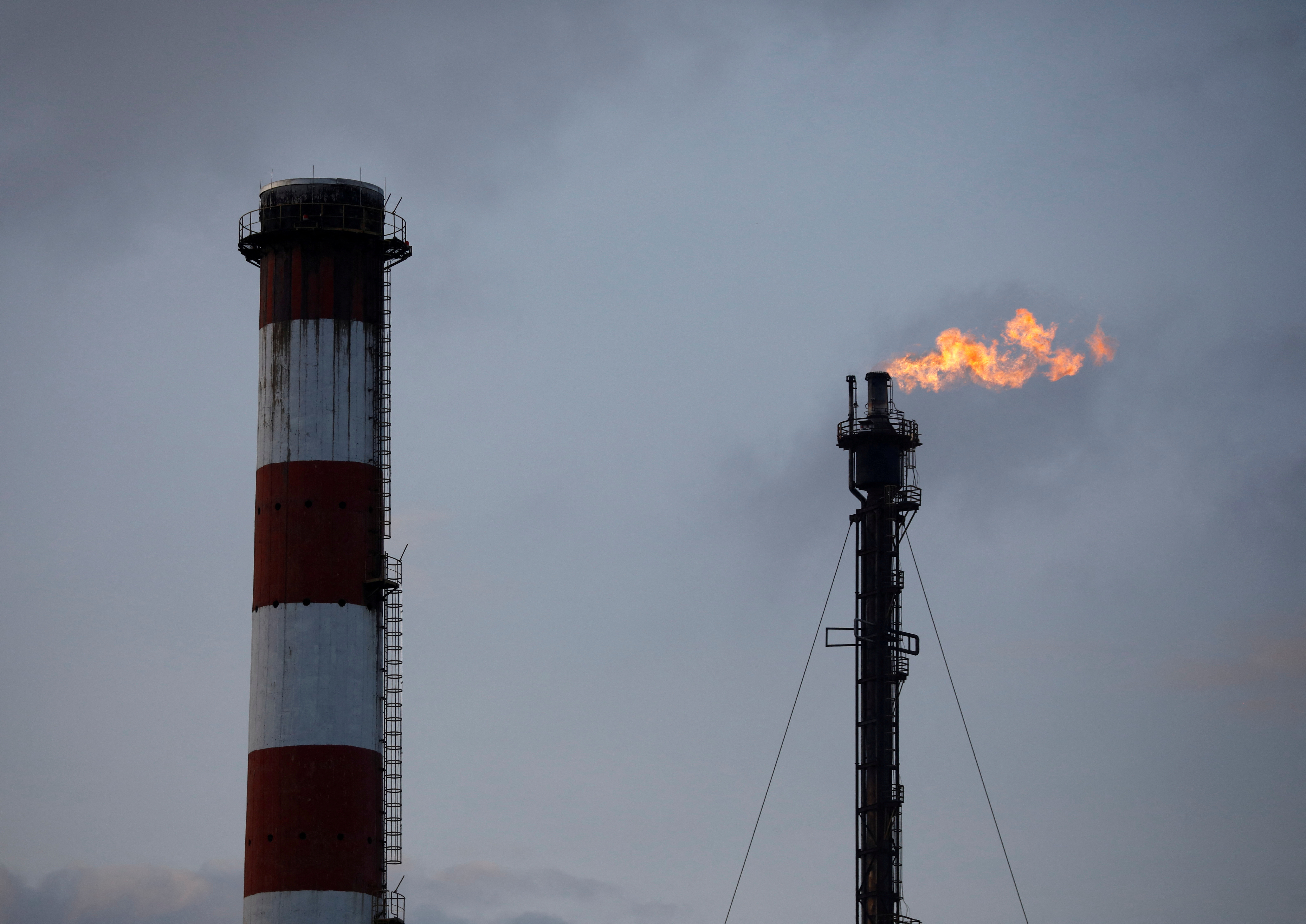 Singapore offers near-term carbon tax rebates for refiners