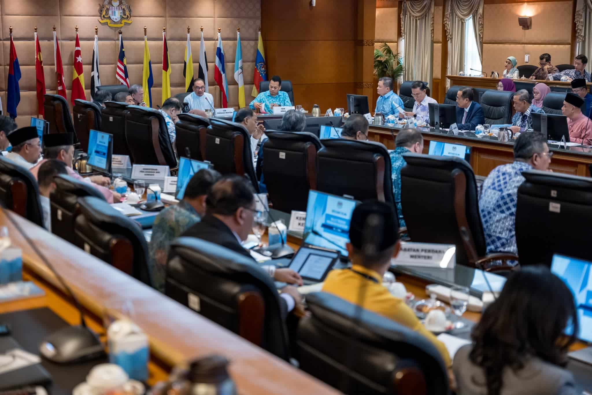 PM says national committee will drive low-carbon development
