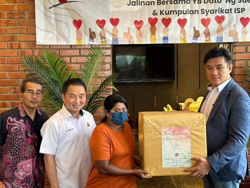 Ringan beban, 30 keluarga di DUN Sekinchan terima bantuan bulanan keperluan asas