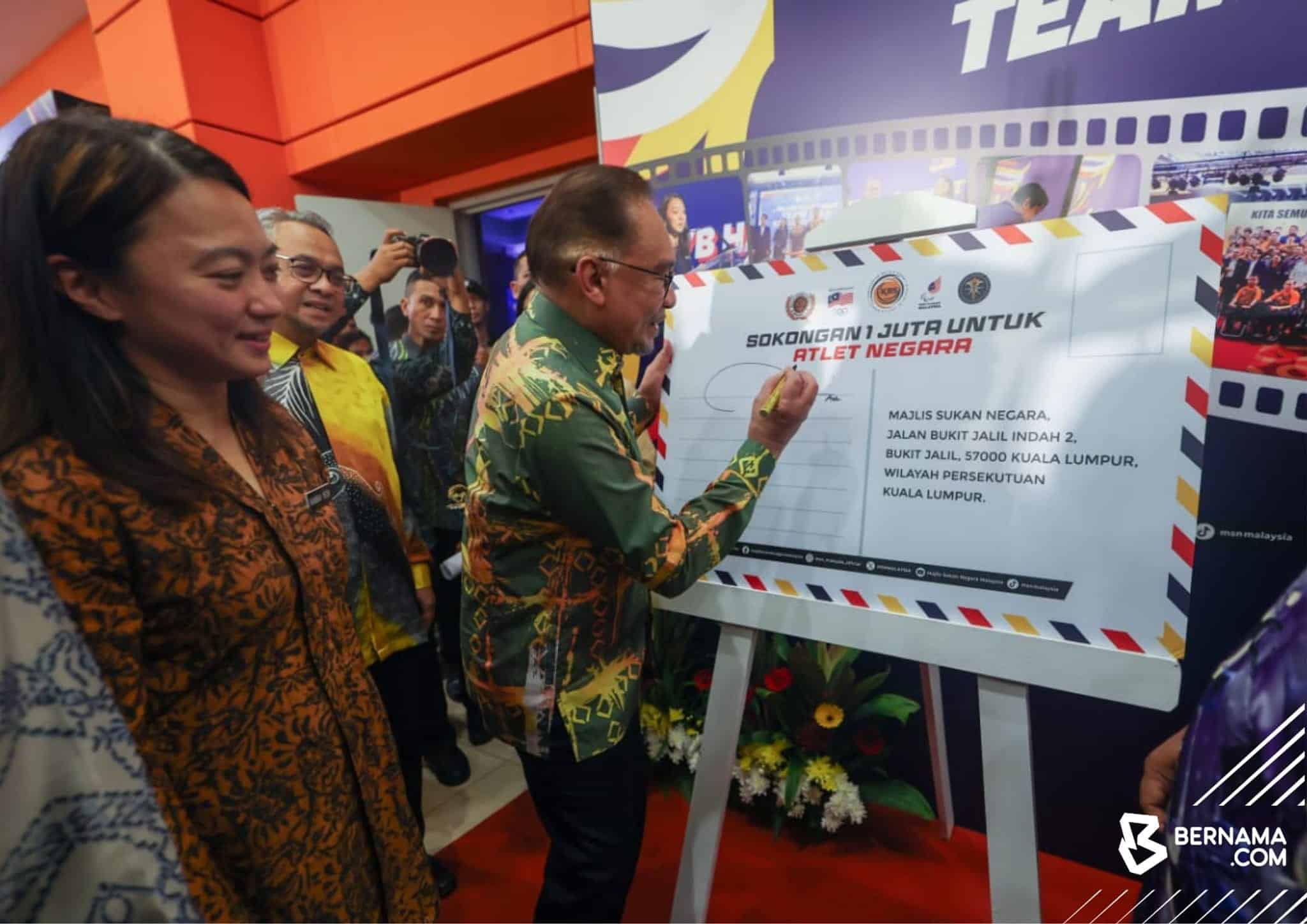 PM pledges more funds to boost sports industry