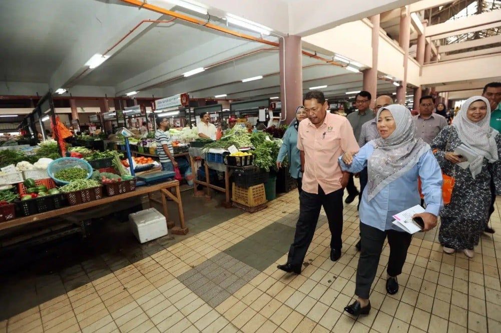 巴生中路大巴刹变身舒适购物区  市长：实施公共领域生态系统