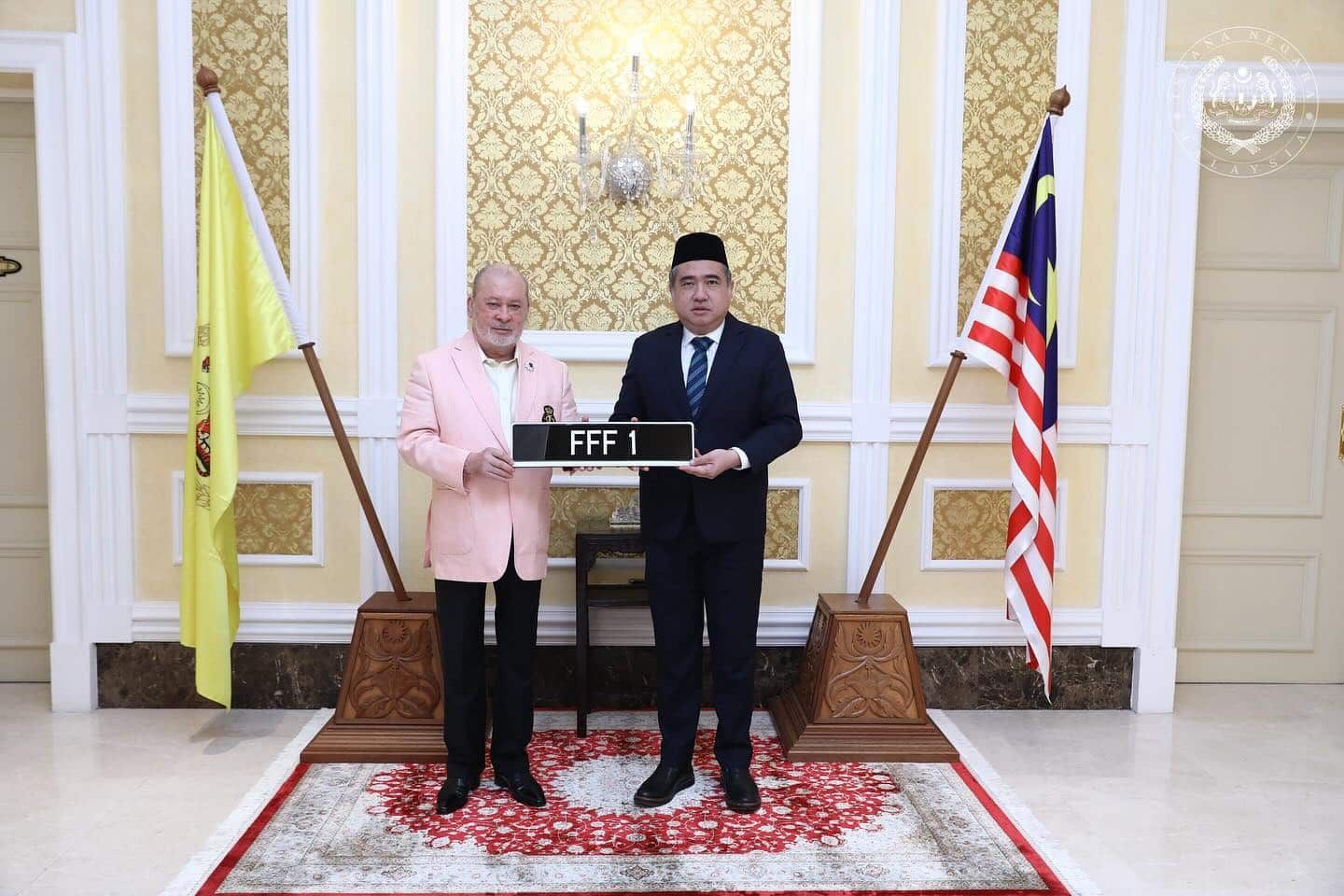 Agong salur nilai bidaan plat FFF 1 kepada kerajaan bantu rakyat