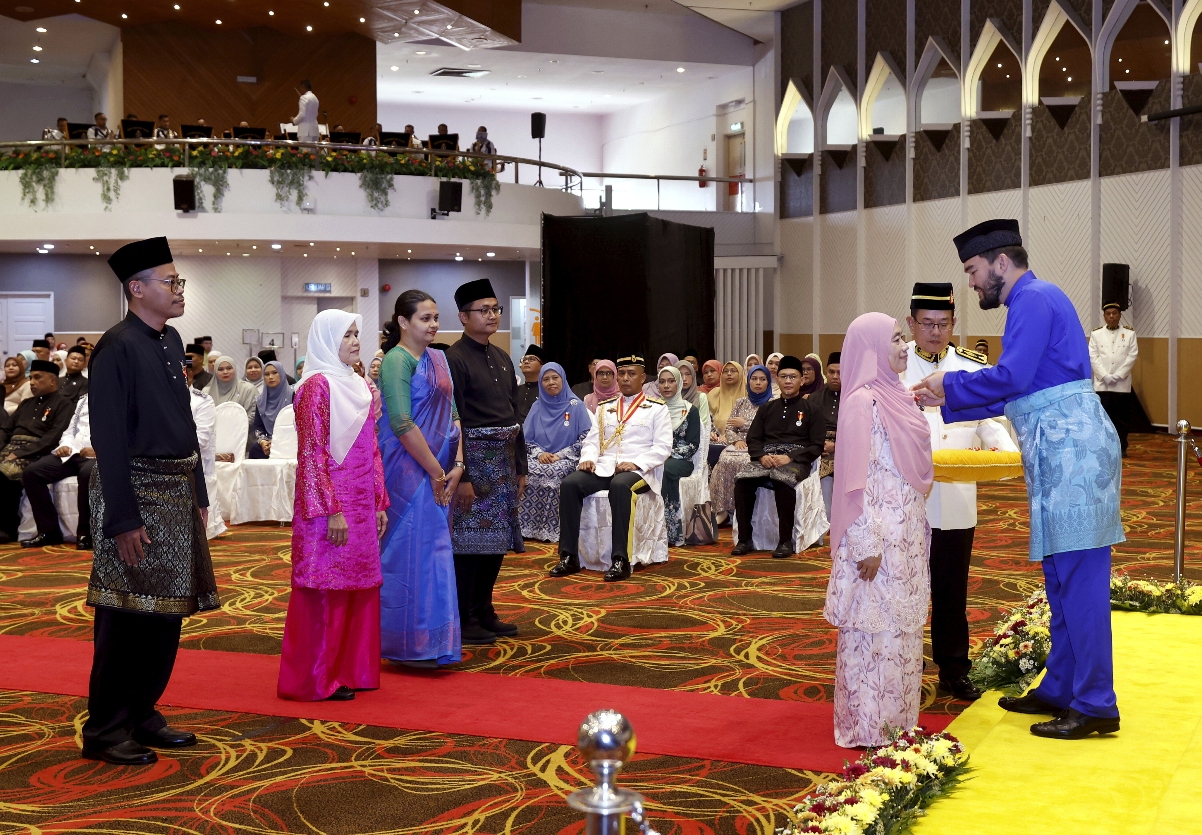 Raja Muda presents awards to 165 recipients from Petaling, Klang
