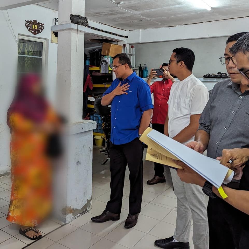 中央厨房操作引居民不满  依兹祖安与灵市长实地考察寻策