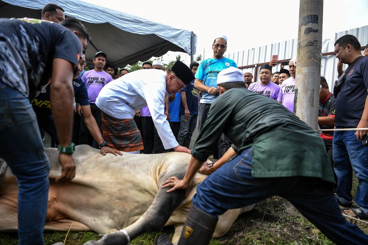 首相：狮城旅行社车资调涨 续推目标式燃油补贴防纰漏