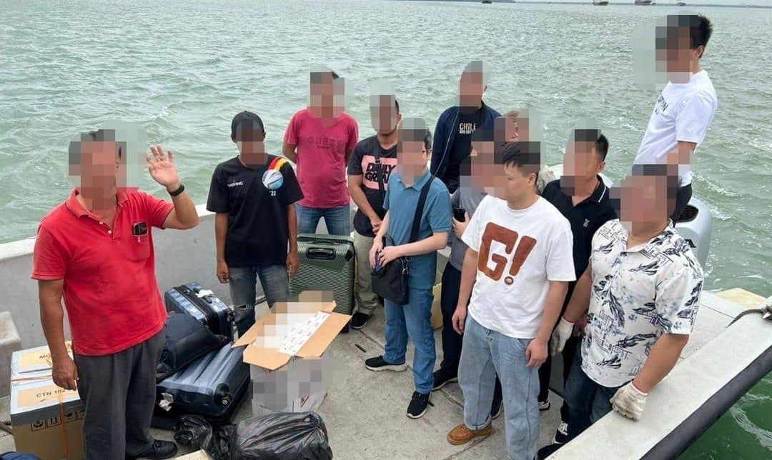 海事机构巴生海域拦截船只  起获50箱私烟.扣10外籍船客