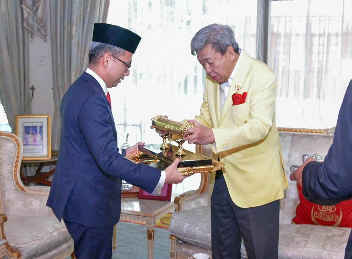 சிலாங்கூர் சுல்தானுடன் அமைச்சர் ஃபாஹ்மி சந்திப்பு