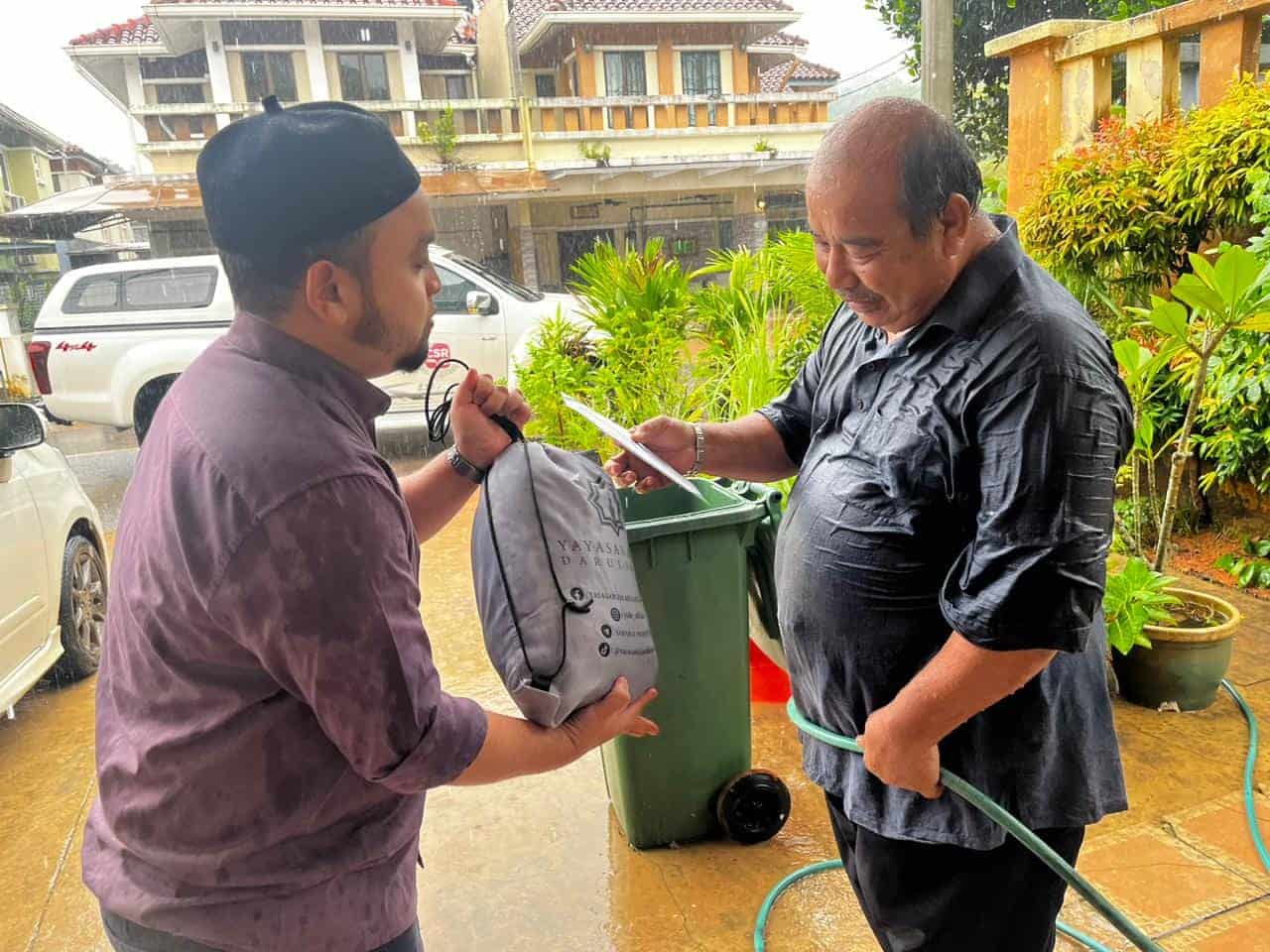 Yide ziarah mangsa banjir lumpur Sungai Merab, hulur bantuan tunai