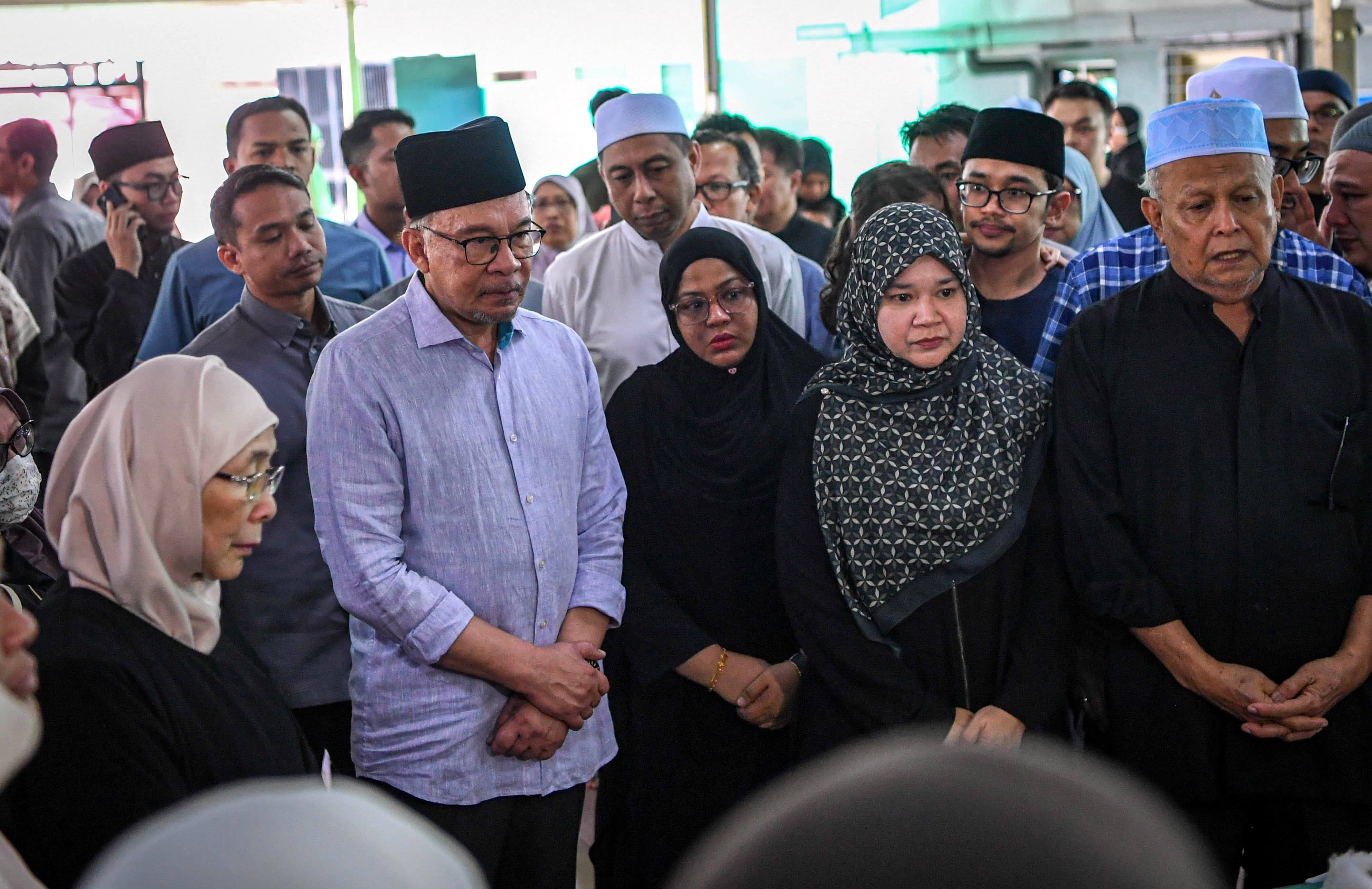 教育部长母亲今早病逝  首相伉俪卫长出席丧礼