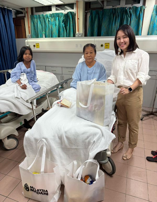 榴梿园迷路两婆孙获救 彭小桃探访送上食物包