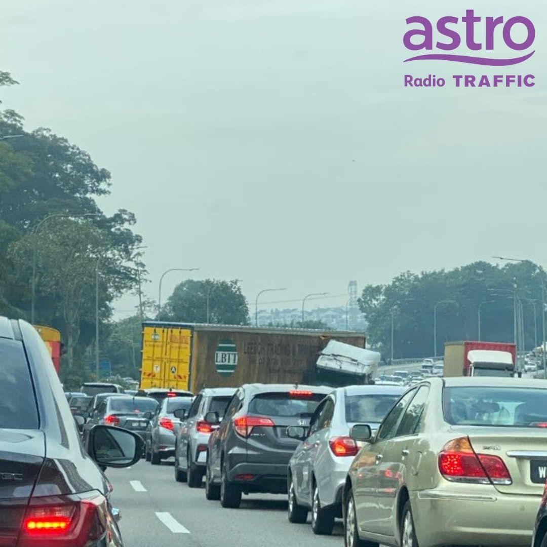 南北大道293.1公里发生车祸  车龙长达8KM.车主受促采替代路线