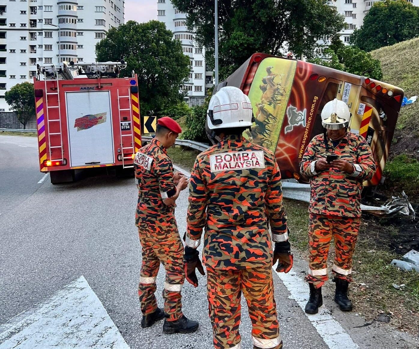 Express bus crashes into road divider, seven sustain light injuries