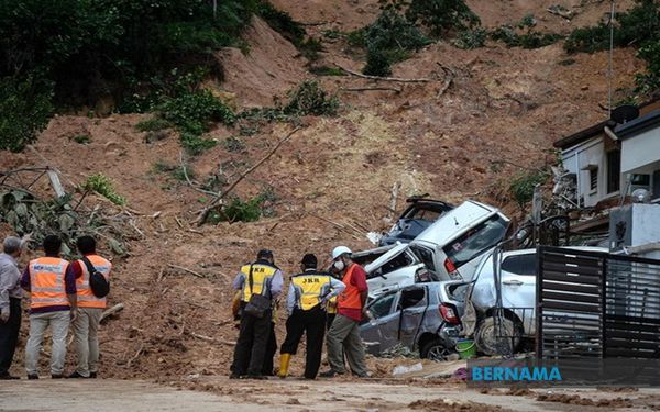 游佳豪来临州议会反映民声 提非法垃圾场.土崩索偿课题