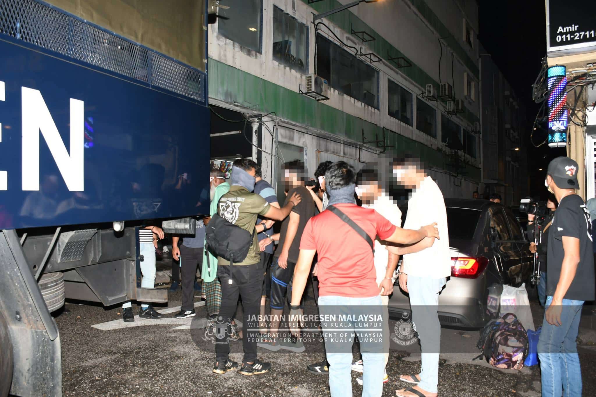 为幼童服咳嗽药昏睡乞讨  隆市移民局瓦解黑心集团