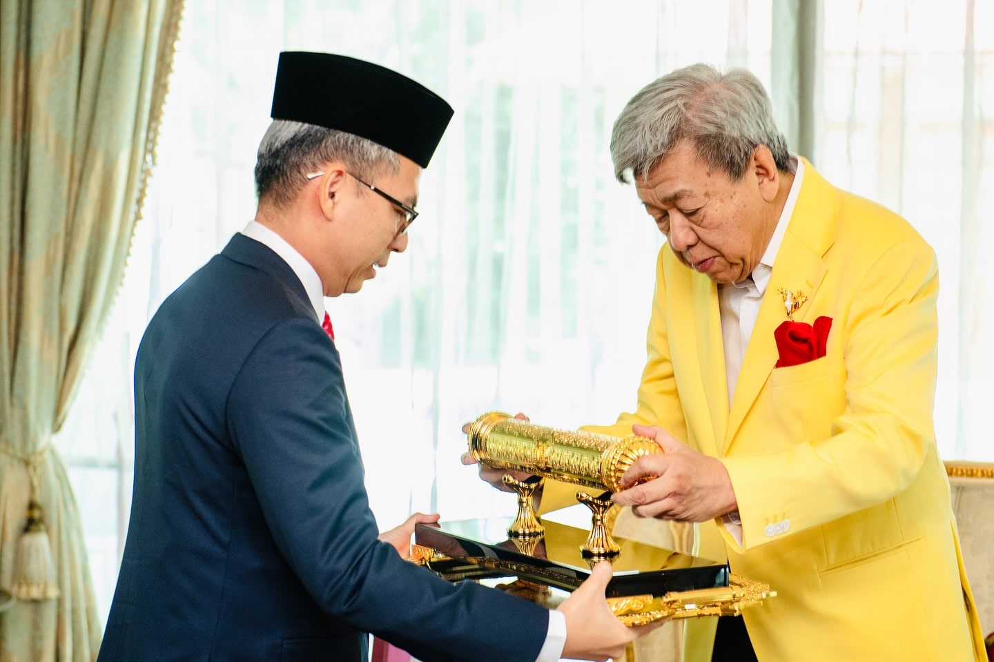 Sultan terima menghadap menteri komunikasi, dipersembah warkah persilaan istiadat tabal Agong