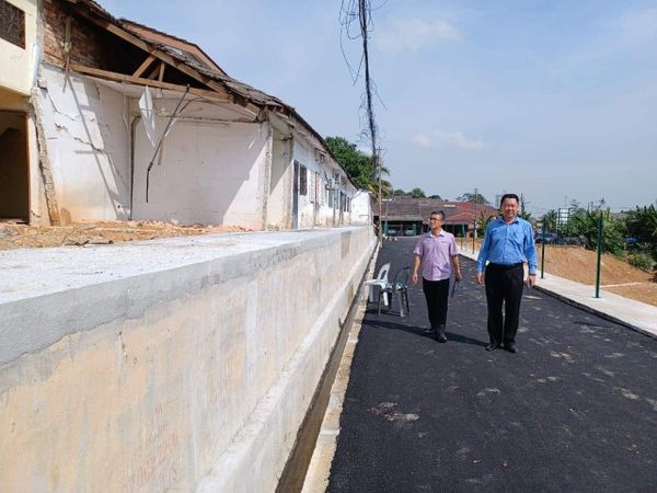 美华山庄19路斜坡巩固完工 张睷洋:两年重建27户家园