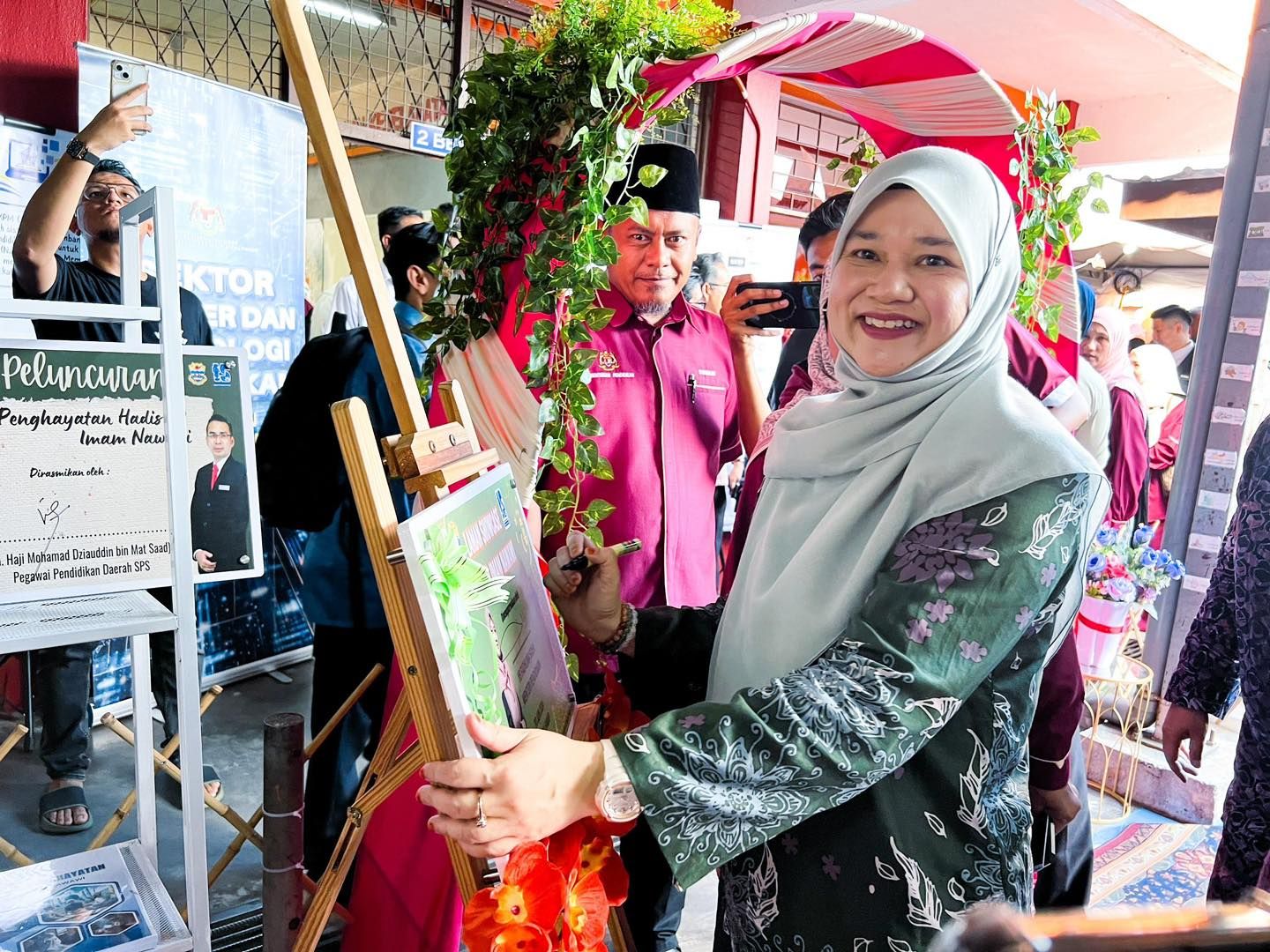 法丽娜：所有政府学校须遵循双语教学指南