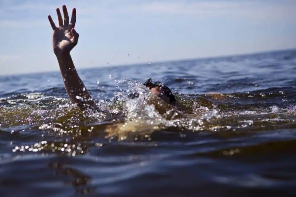 2华青海边戏水溺毙