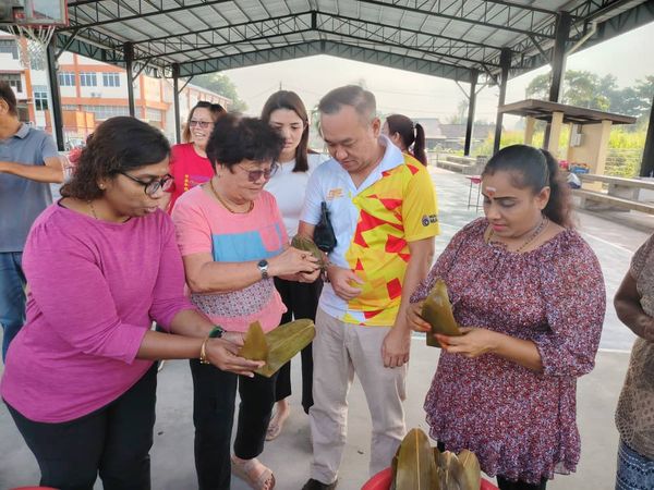 双溪比力办裹粽赛.派粽予民 雷健强:传递佳节温馨