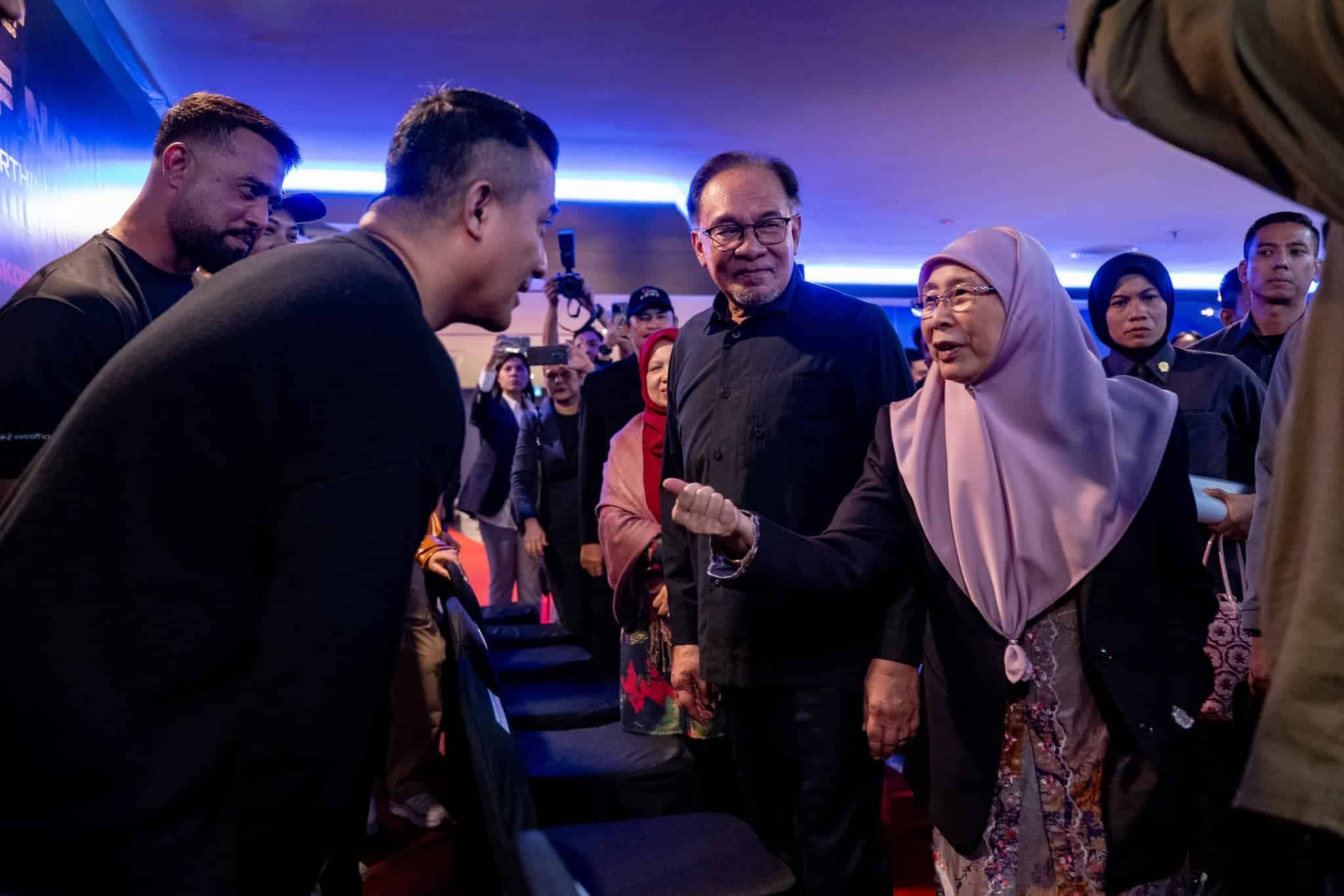 坦言因自我牺牲为人所知 安华：低谷期家人没抱怨