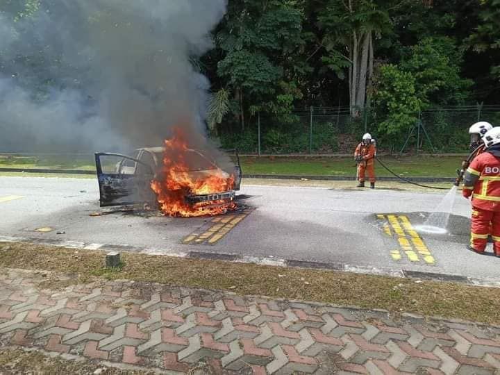 轿车车祸后起火 现场留下一断掌
