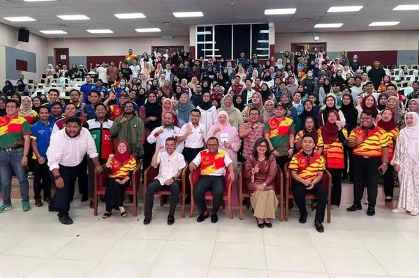 雪大臣与327大专生会晤 交流州政府施政方向