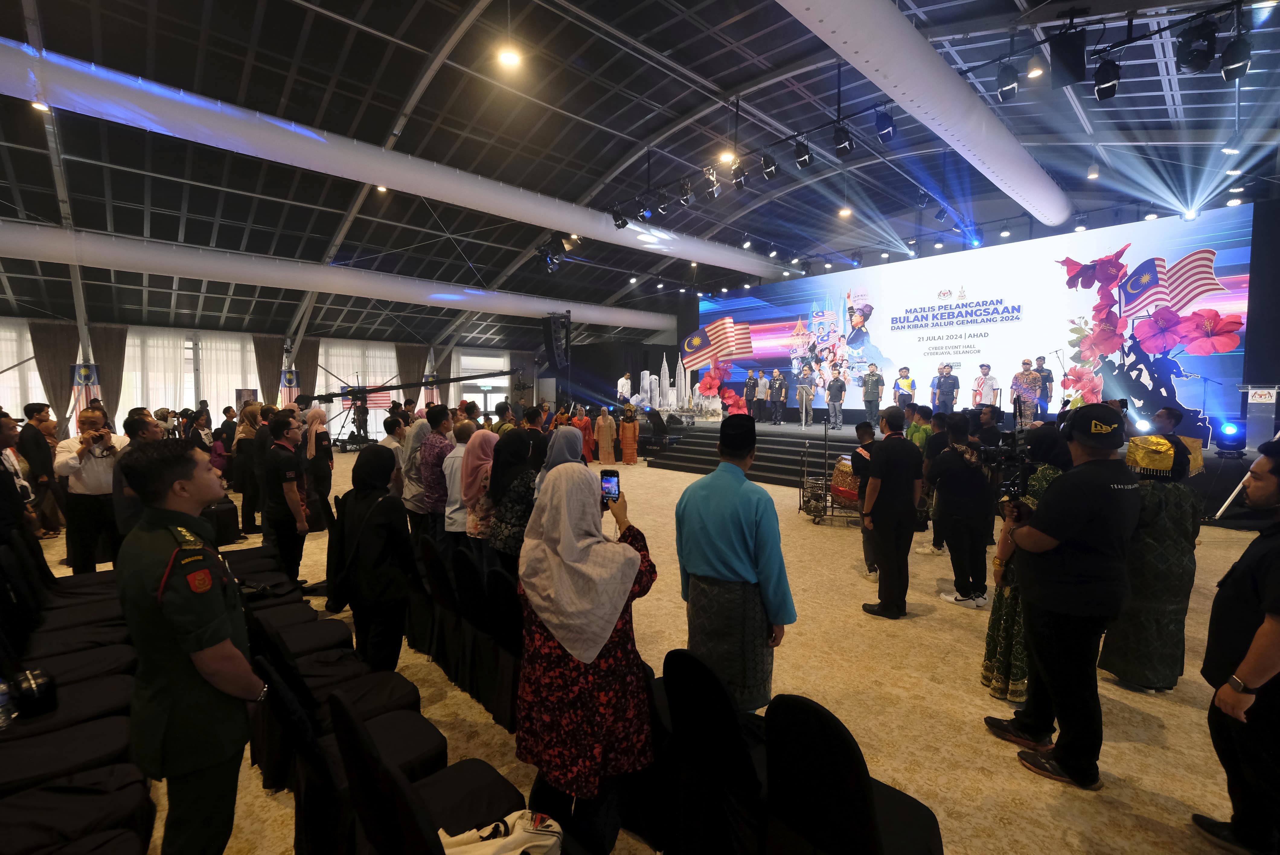 Diskaun saman, persembahan patriotik tarikan pelancaran bulan kebangsaan hari ini