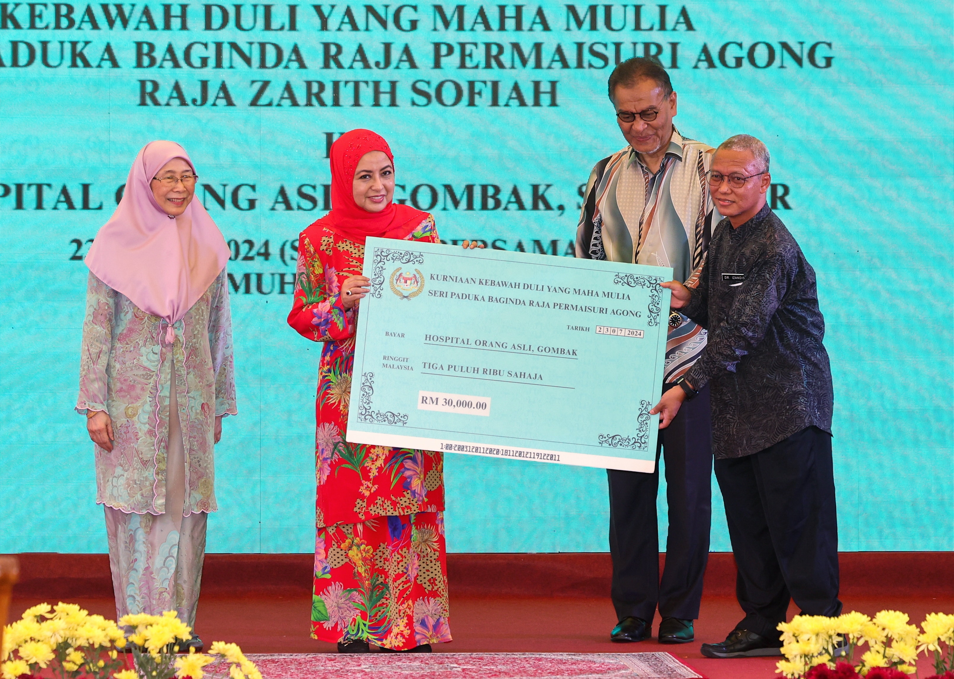 Raja Permaisuri Agong berkenan lawat Hospital Orang Asli Gombak