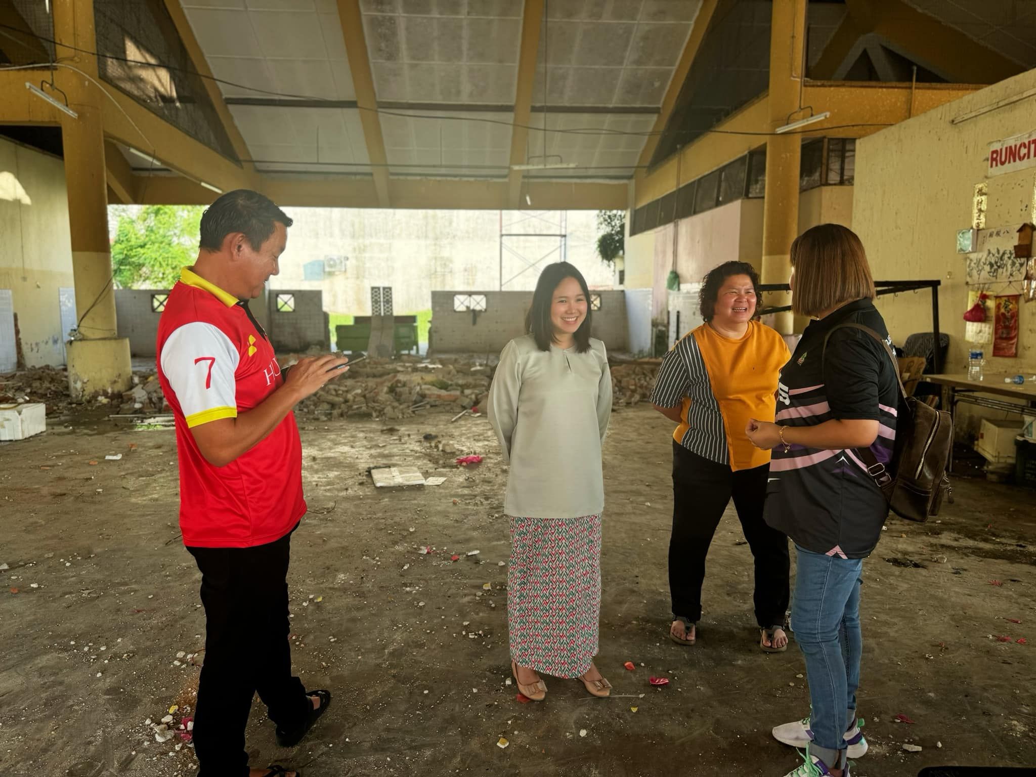 彭小桃视察提升工程  确保工程惠及叻思村民