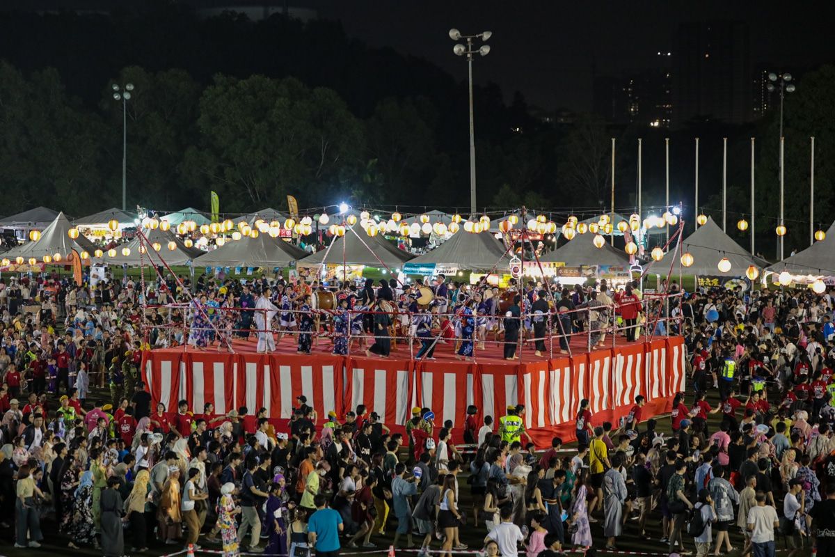 盆舞节昨晚莎阿南登场  逾4万人捧场共舞