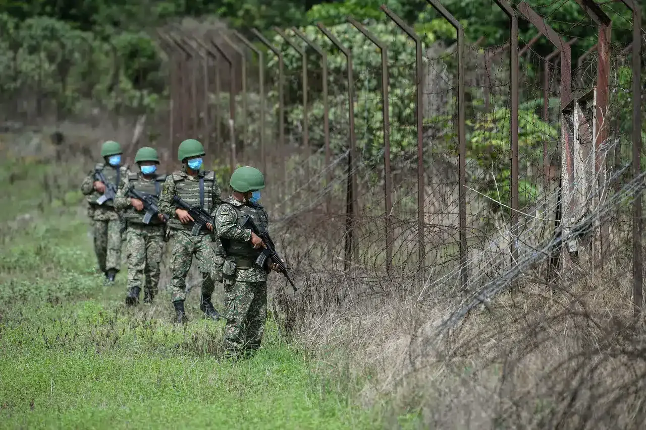 首相考虑解冻军队采购资金  确保武装部队行动不受影响