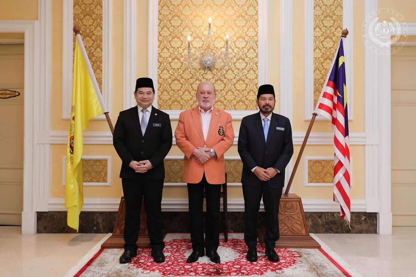 King grants audience to Rafizi, Mohd Uzir